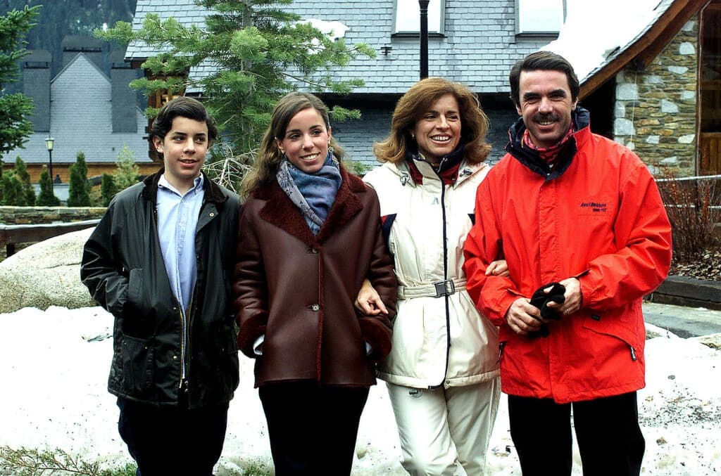 Los archivos de Epstein acorralan a los Aznar: un pago de 1.050 dólares y dos paquetes enviados a Moncloa