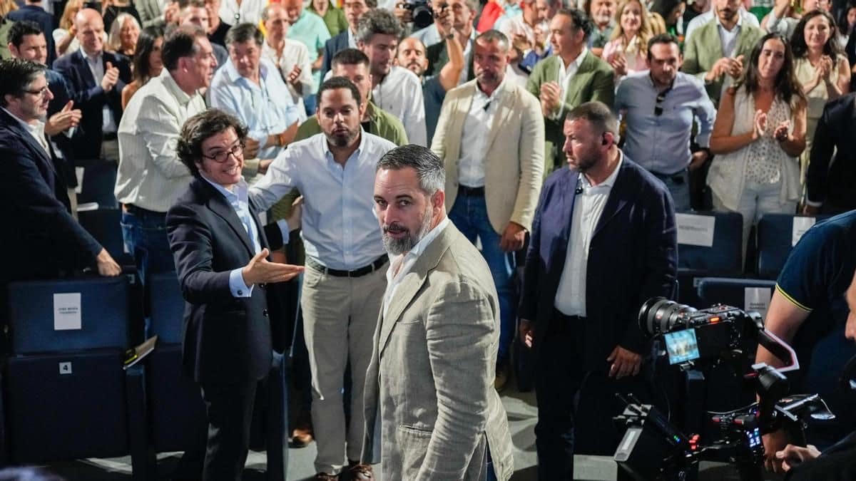 Abascal advierte a Feijóo de que volverá a romper los gobiernos autonómicos si les ponen "trampas"