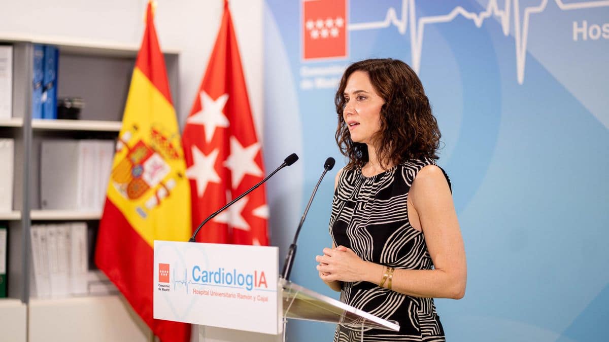 De una “disputa con Hacienda” a "trocear" el expediente: las falsedades de Ayuso para defender a su pareja