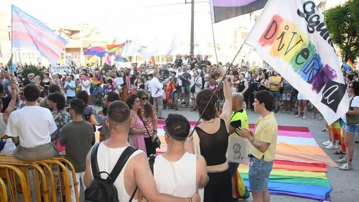 La respuesta de Totana al veto de PP y Vox al Orgullo LGTBIQ+: "Ya está bien de agachar la cabeza"