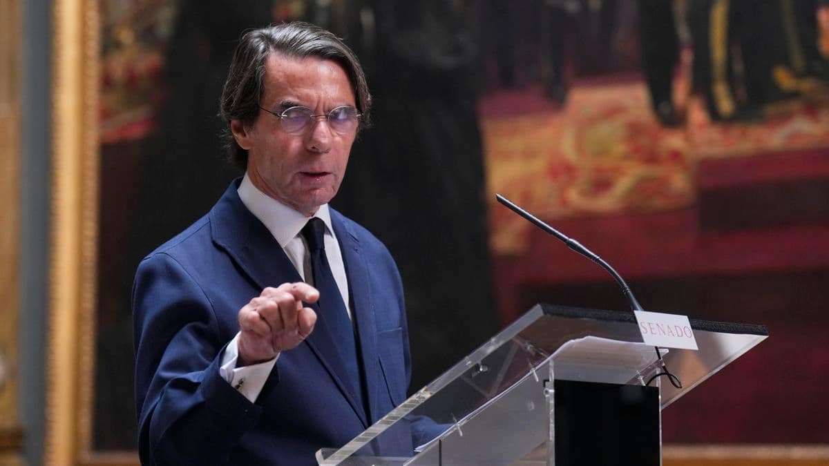 Aznar reclama una "mayoría nacional" para echar a Sánchez y evitar "un cambio de sistema"