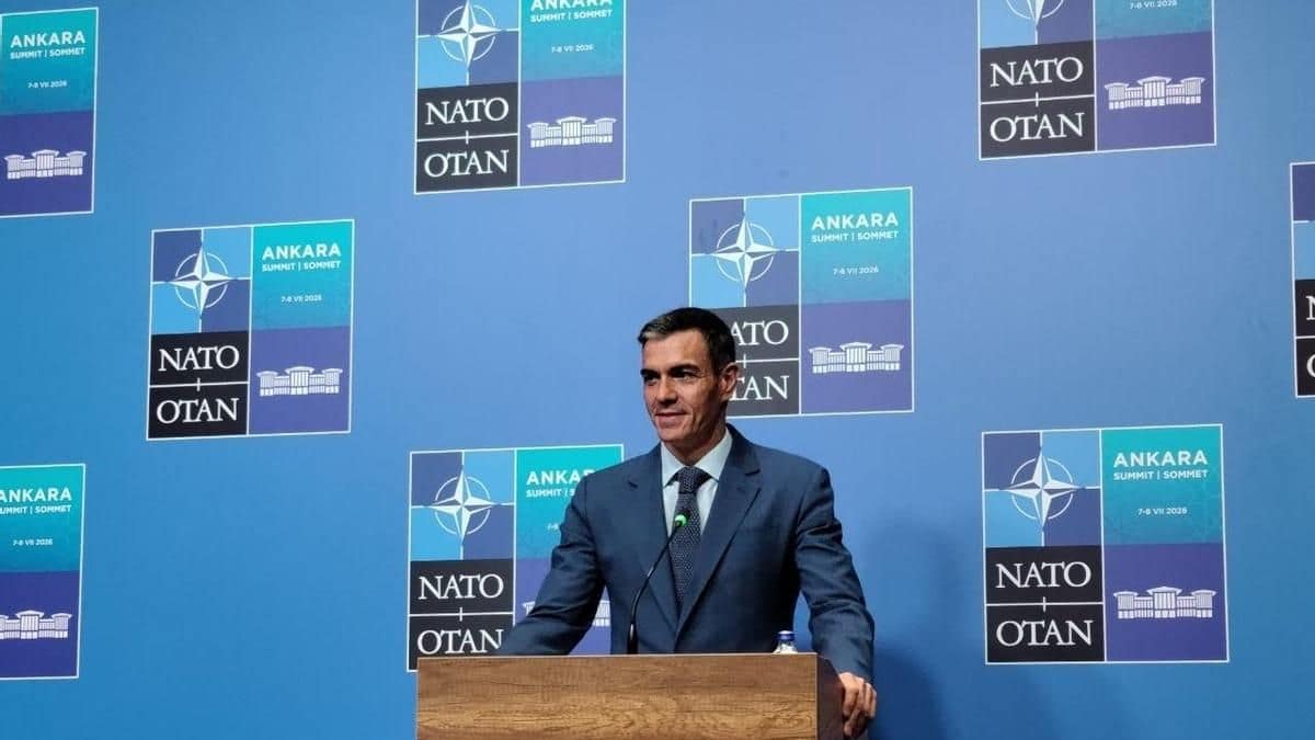 Sánchez carga contra el discurso de Feijóo sobre las bajas laborales: "Todo lo que plantean son recortes y cercenar derechos"