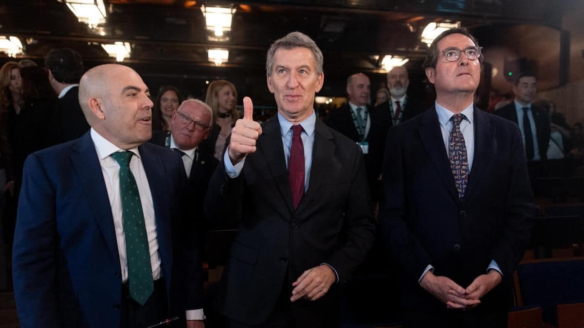 La patronal celebra el discurso de Feijóo sobre las bajas laborales: "Nos alegra que haya políticos responsables"