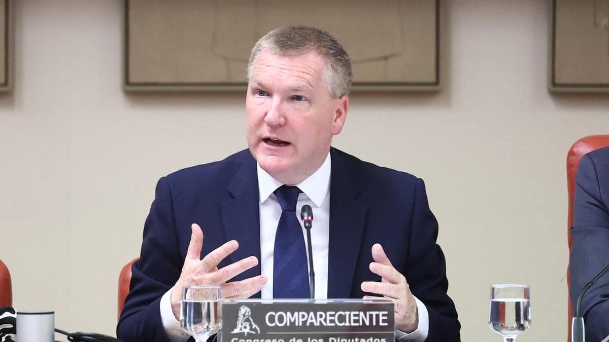 Bruselas advierte de que velará para que no haya discriminación con la "prioridad nacional" en los Gobiernos de PP y Vox