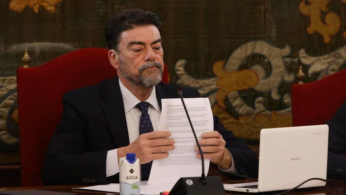 Una acusación pide a la jueza de las VPO de Alicante que cite de testigo al exedil del PP que contradijo al alcalde Barcala