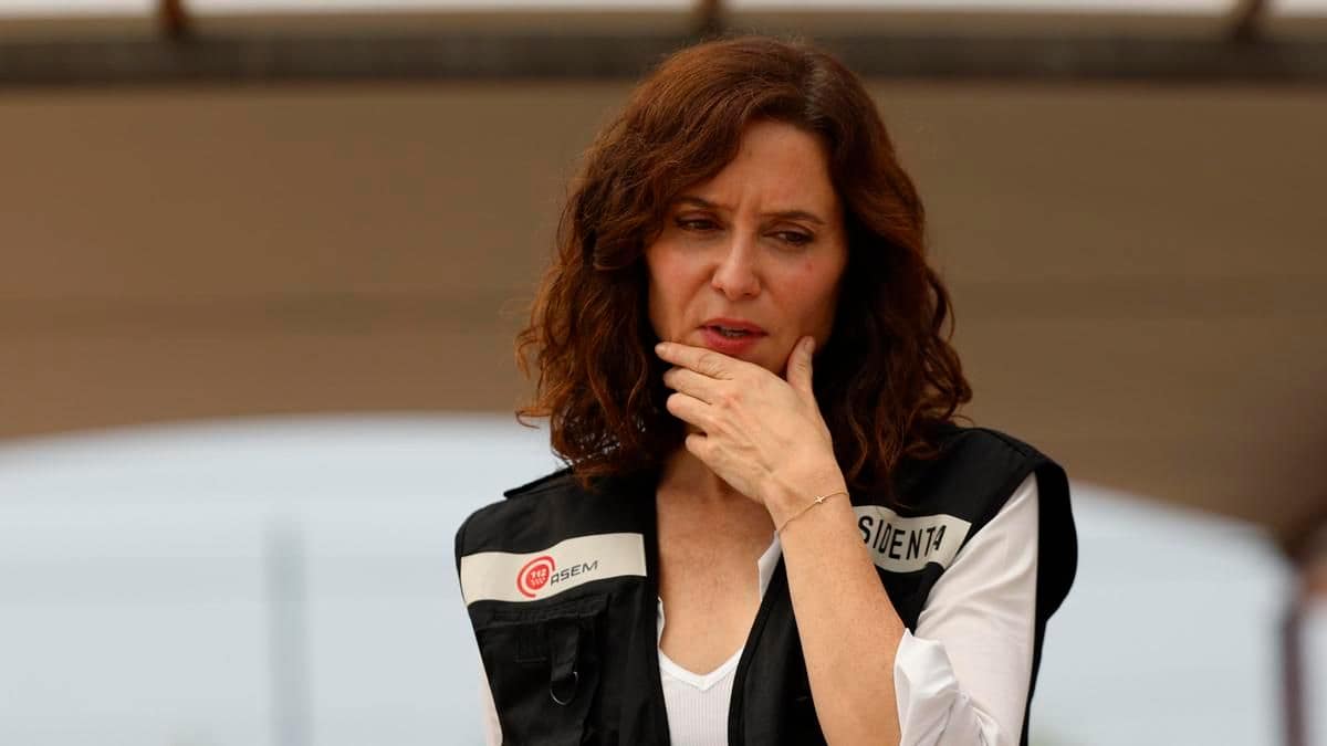 Ayuso tacha de "brocha gorda" culpar del fuego a la emergencia climática y aviva el bulo de la limpieza de montes