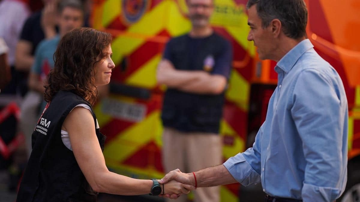 Ayuso aparca las polémicas del viernes y cambia al tono institucional para trabajar "juntos" con el Gobierno de Sánchez
