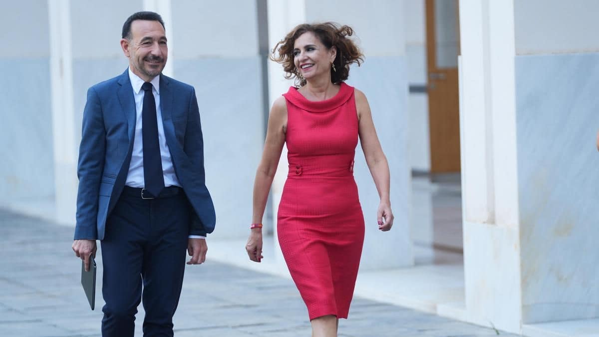 Montero, sobre el pacto PP-Vox: "Por primera vez entra la ultraderecha tras la dictadura en un Gobierno en Andalucía"