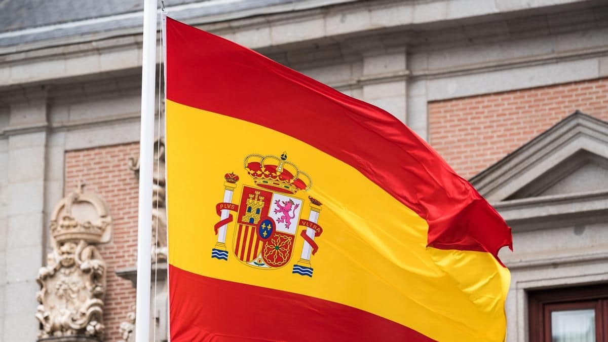 El Ayuntamiento de Valladolid de PP y Vox izará una bandera española de 150 metros cuadrados para luchar "contra el cáncer”