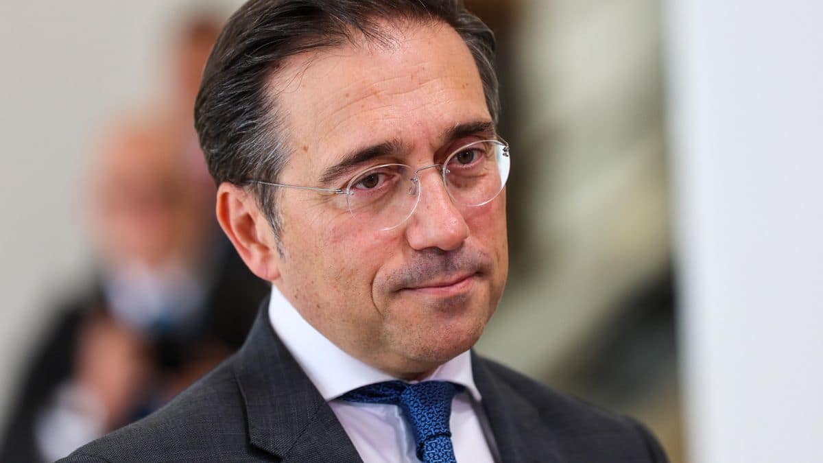 Albares, sobre el voto exterior: "PP y Vox no quieren que 3,5 millones de españoles puedan votar"