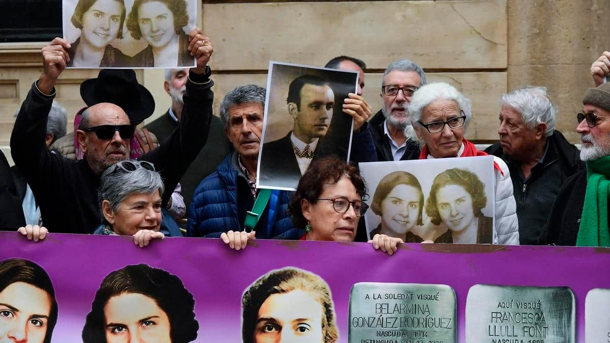 El Constitucional suspende la derogación impulsada por PP y Vox de la ley balear de memoria democrática