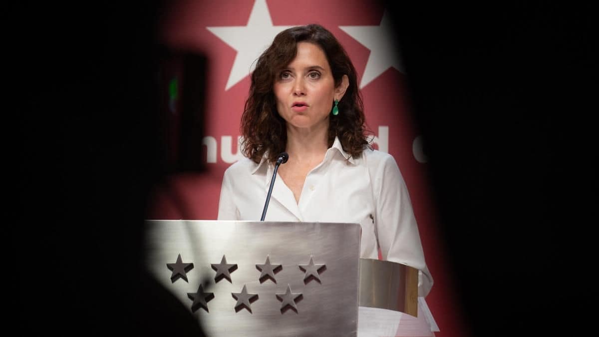 Ayuso critica que Sánchez se dé "la gran vida con los impuestos y recursos de todos" mientras evita hablar del ático